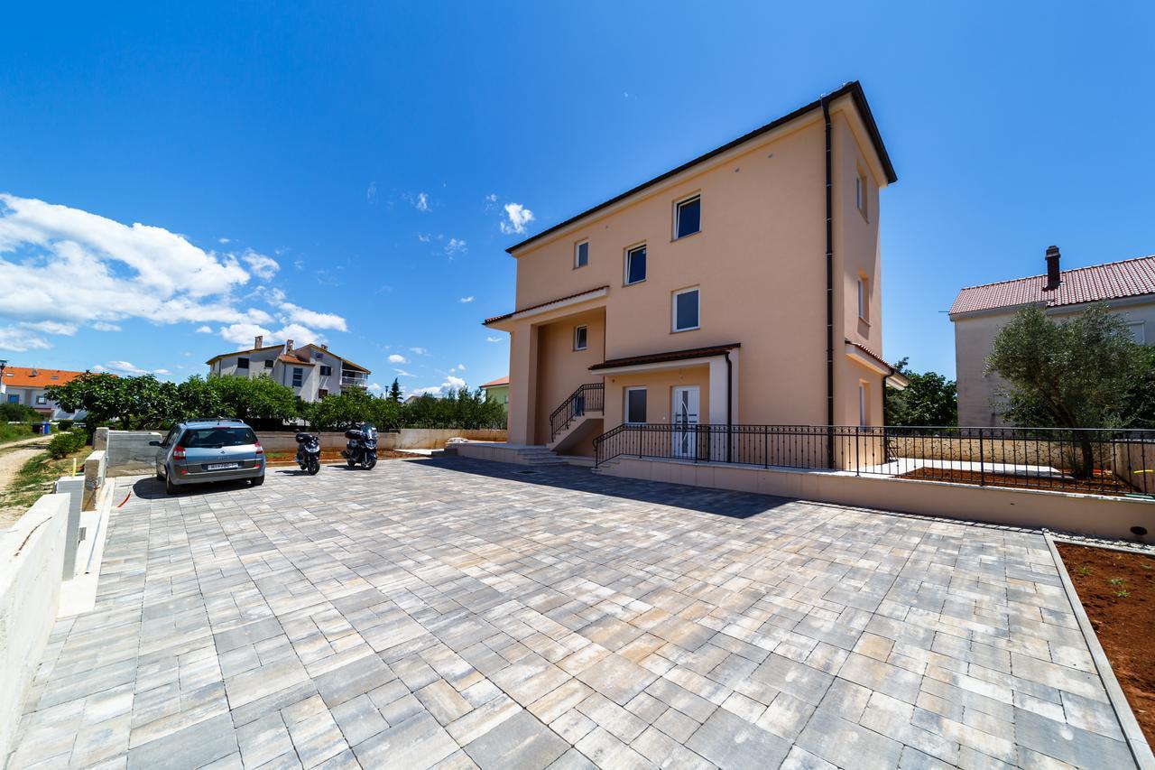 Apartments Leondori คิร์ก ภายนอก รูปภาพ