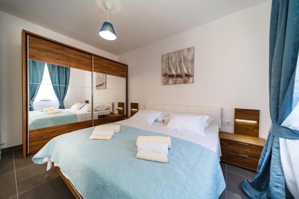 Apartments Leondori คิร์ก ภายนอก รูปภาพ