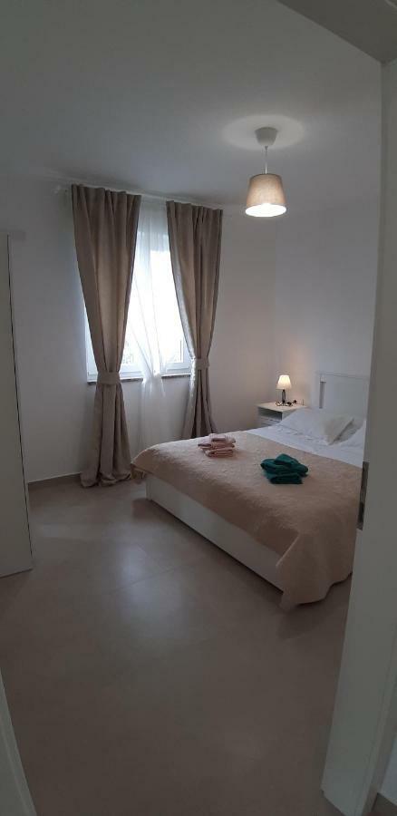 Apartments Leondori คิร์ก ภายนอก รูปภาพ