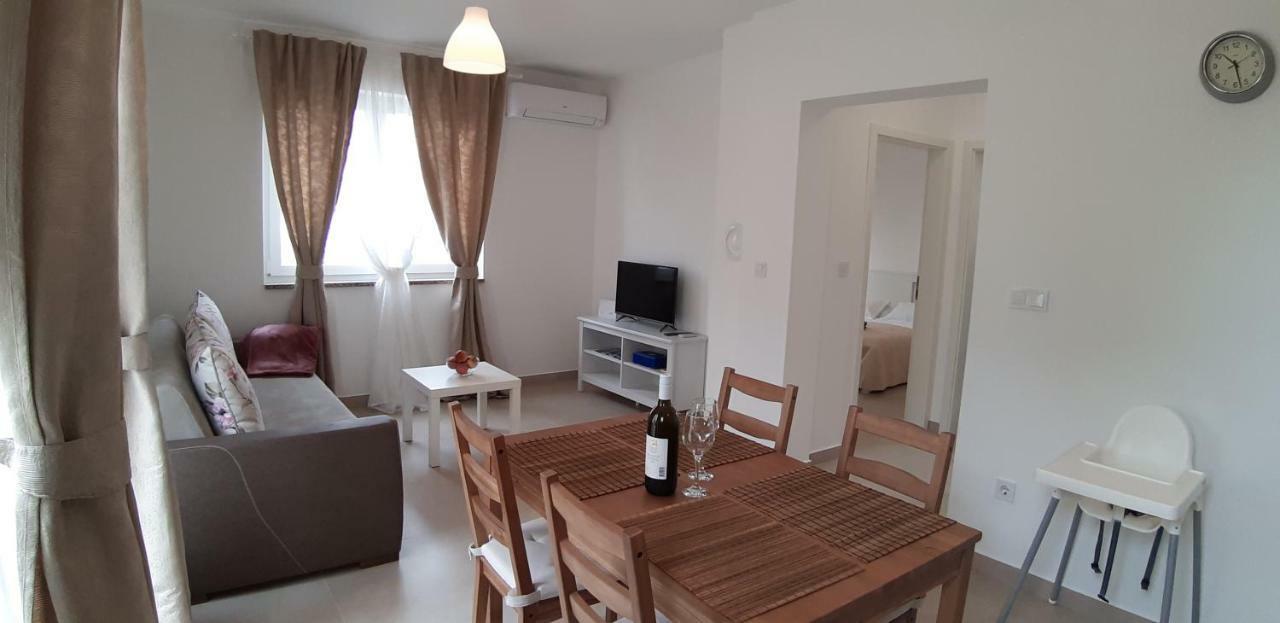 Apartments Leondori คิร์ก ภายนอก รูปภาพ
