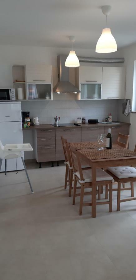 Apartments Leondori คิร์ก ภายนอก รูปภาพ