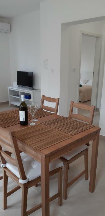 Apartments Leondori คิร์ก ภายนอก รูปภาพ