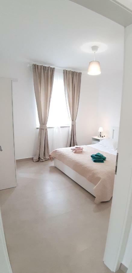Apartments Leondori คิร์ก ภายนอก รูปภาพ