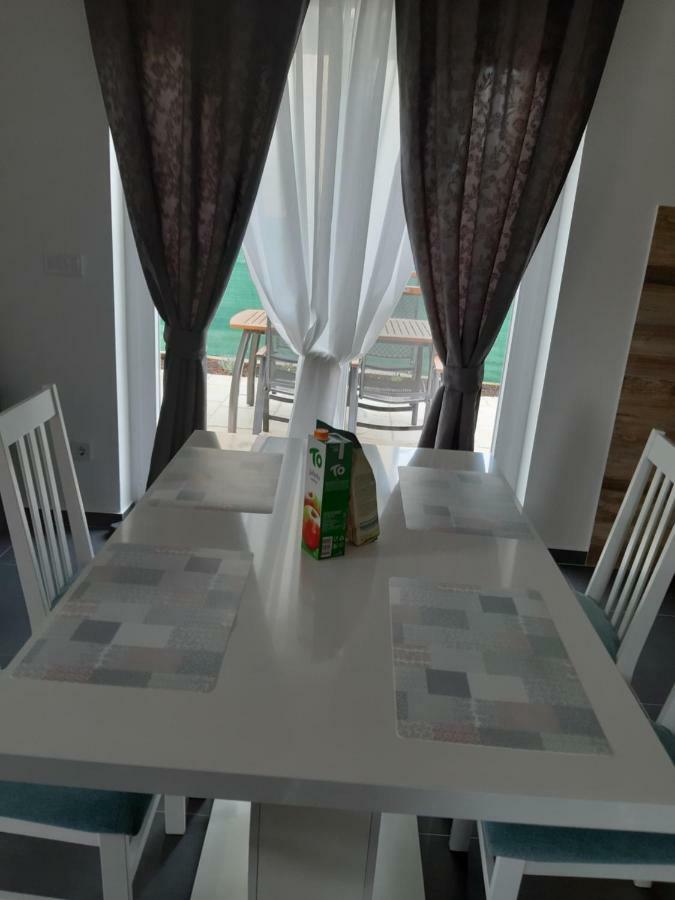 Apartments Leondori คิร์ก ภายนอก รูปภาพ