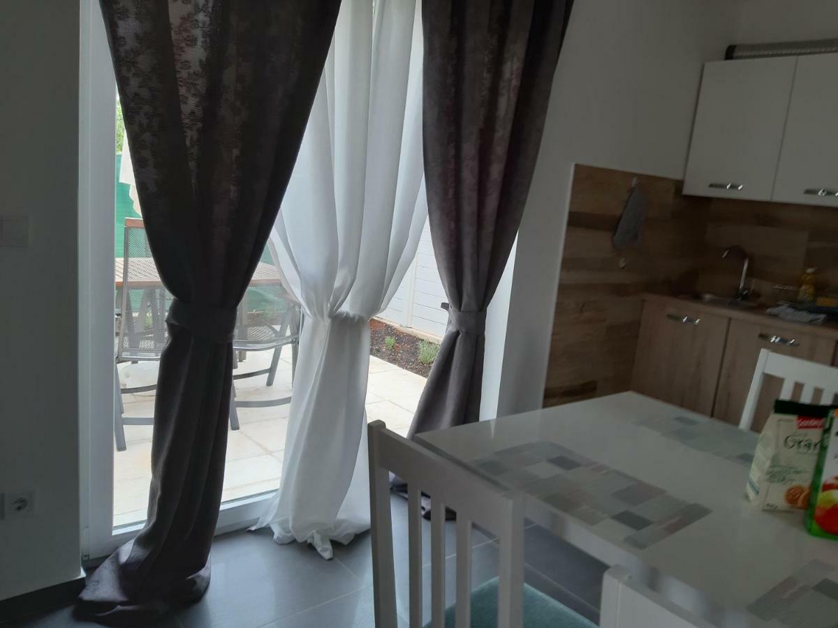 Apartments Leondori คิร์ก ภายนอก รูปภาพ