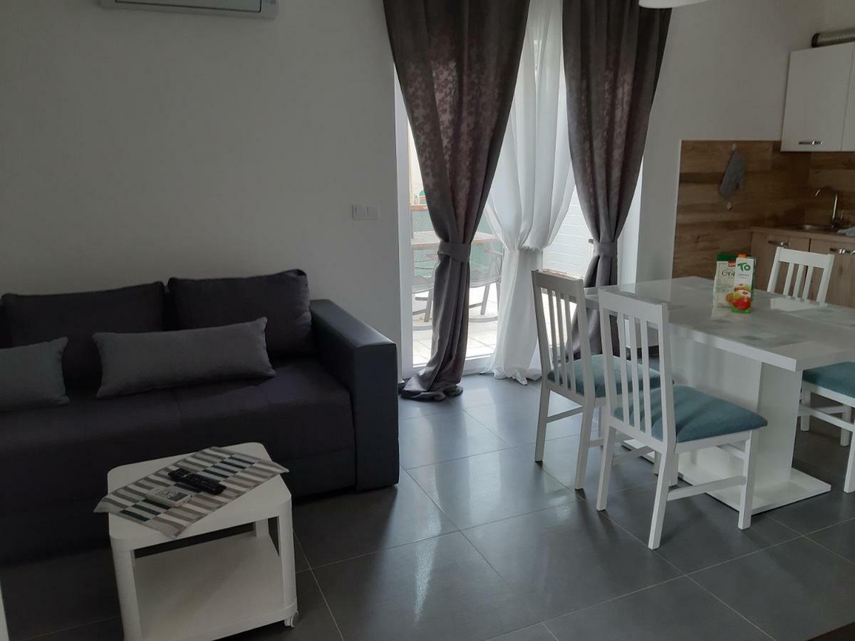 Apartments Leondori คิร์ก ภายนอก รูปภาพ
