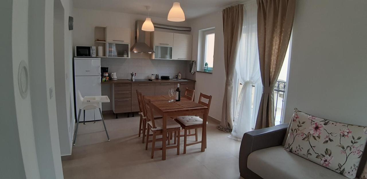 Apartments Leondori คิร์ก ภายนอก รูปภาพ