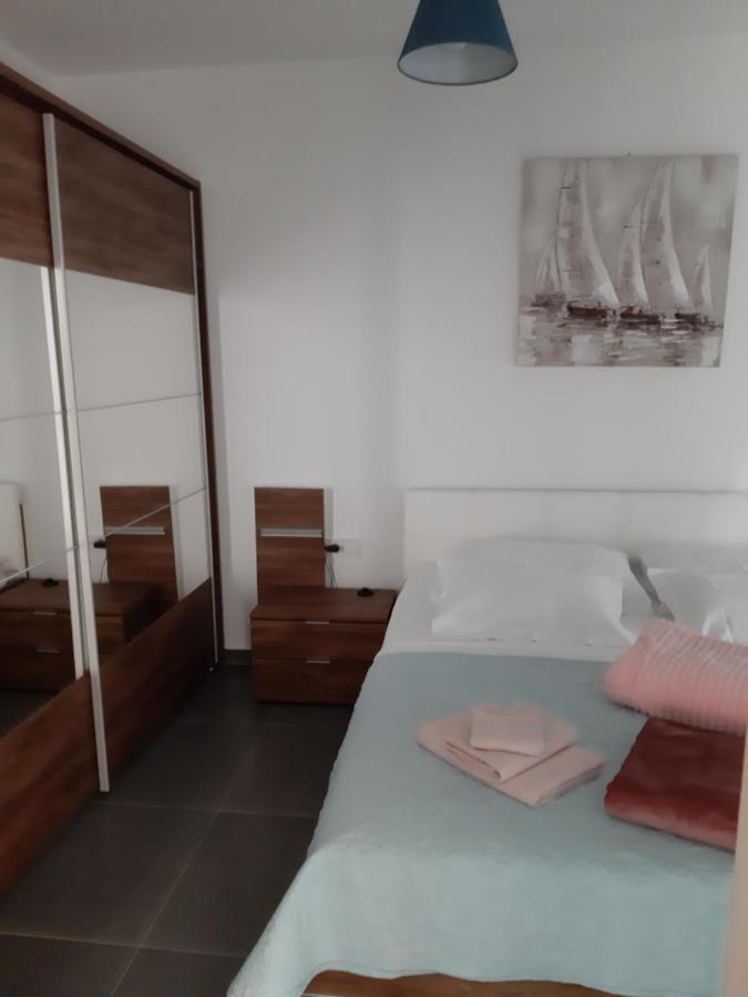 Apartments Leondori คิร์ก ภายนอก รูปภาพ