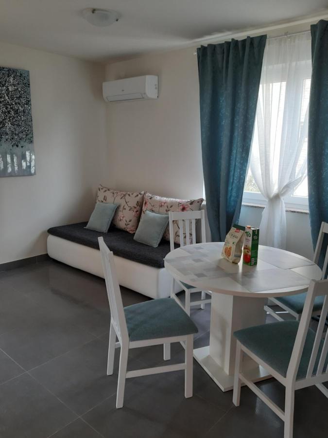 Apartments Leondori คิร์ก ภายนอก รูปภาพ
