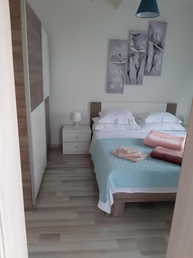 Apartments Leondori คิร์ก ภายนอก รูปภาพ
