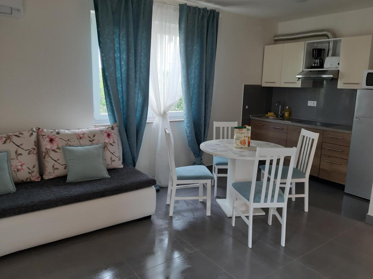 Apartments Leondori คิร์ก ภายนอก รูปภาพ